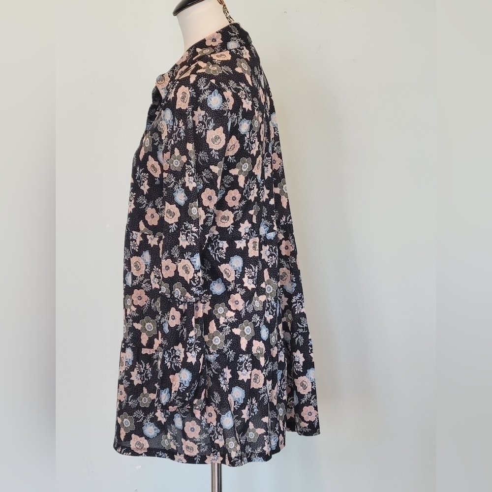STYLE & CO long sleeved button down shirt. Long lenth Size is Medium. - Picture 2 of 7